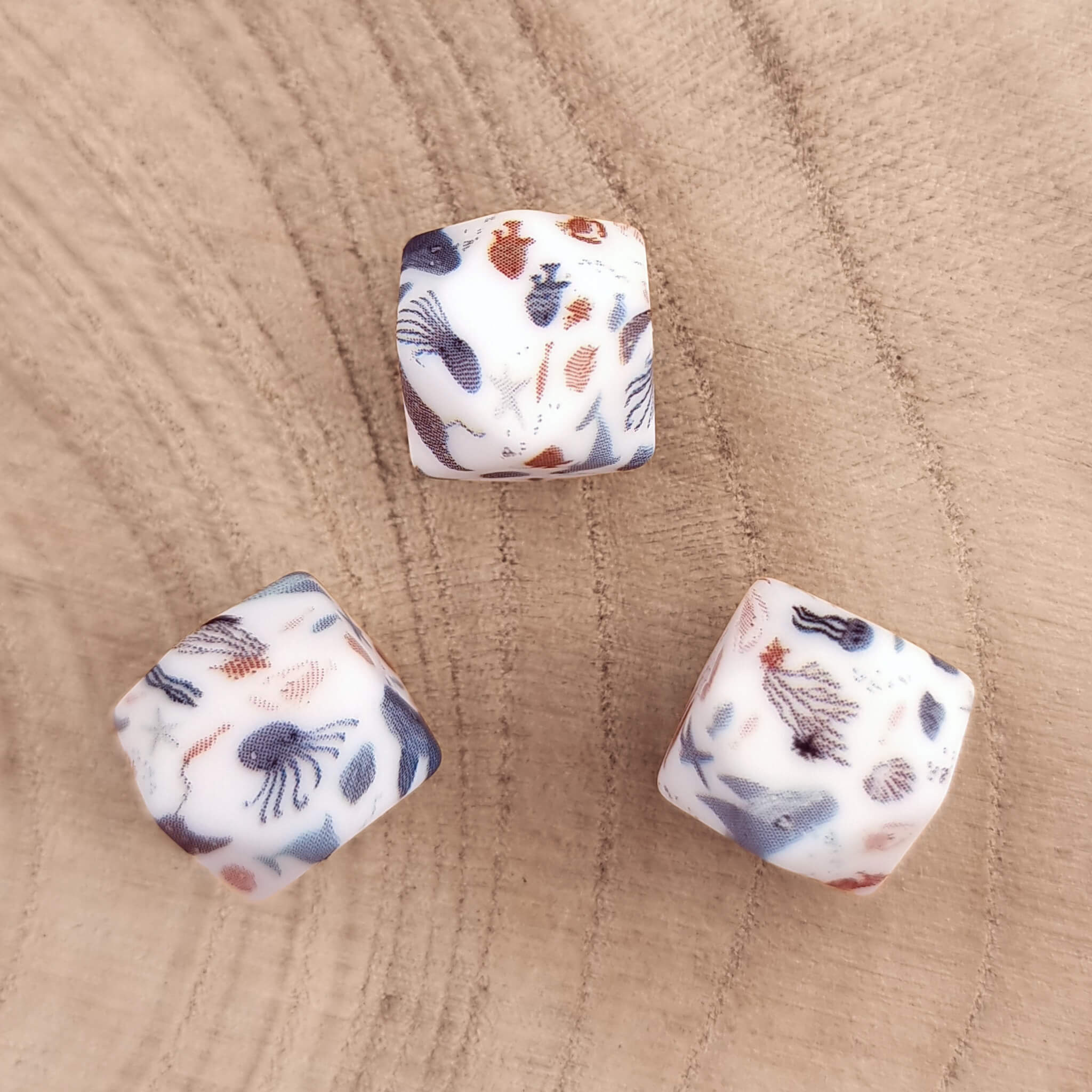 20231103_105619 Perles en silicone - 14 mm - Hexagone - Impression sous-marine – Image 1