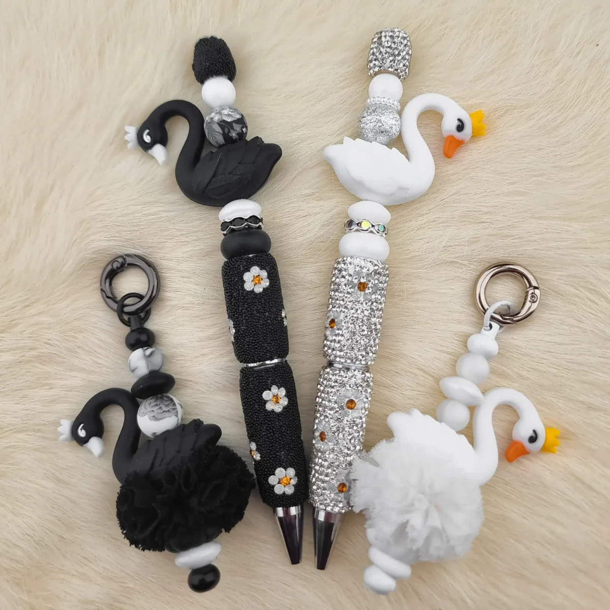 DIY Sleutel / Telefoon of tashanger - Zwaantje - Zwart Ruche - Afbeelding 3