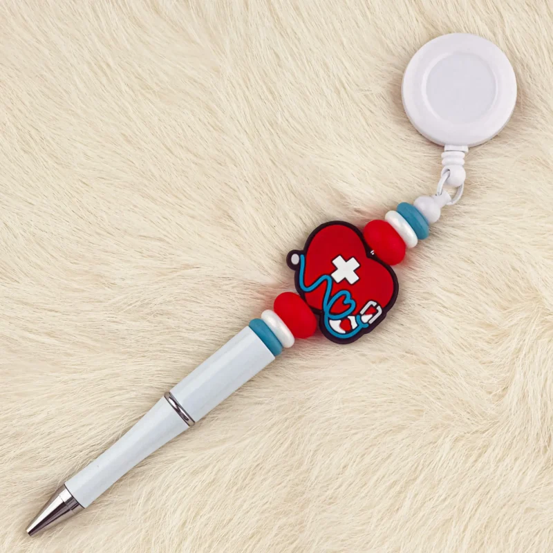 DIY Badgehouder met Pen - Red Heart Stethoscoop