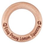 Houten ring - Gegraveerd - Beukenhout - Easy Peasy Lemon Squeezy - Knufl - 7 cm