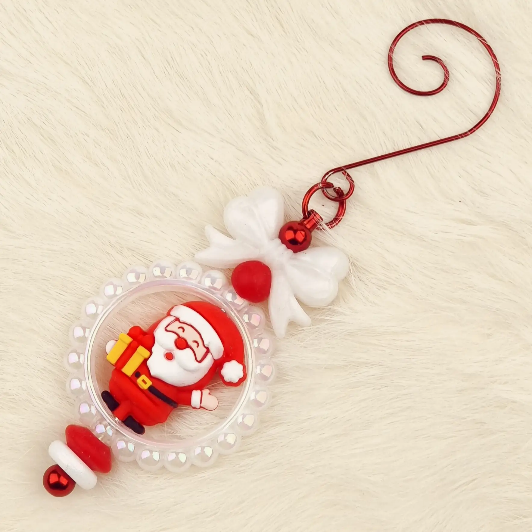 Naamloos-1652 DIY Kerst Hanger - Zwaaiende Kerstman met Kado - Afbeelding 1