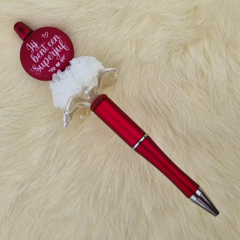 superJuf avec pompon Nugget rouge