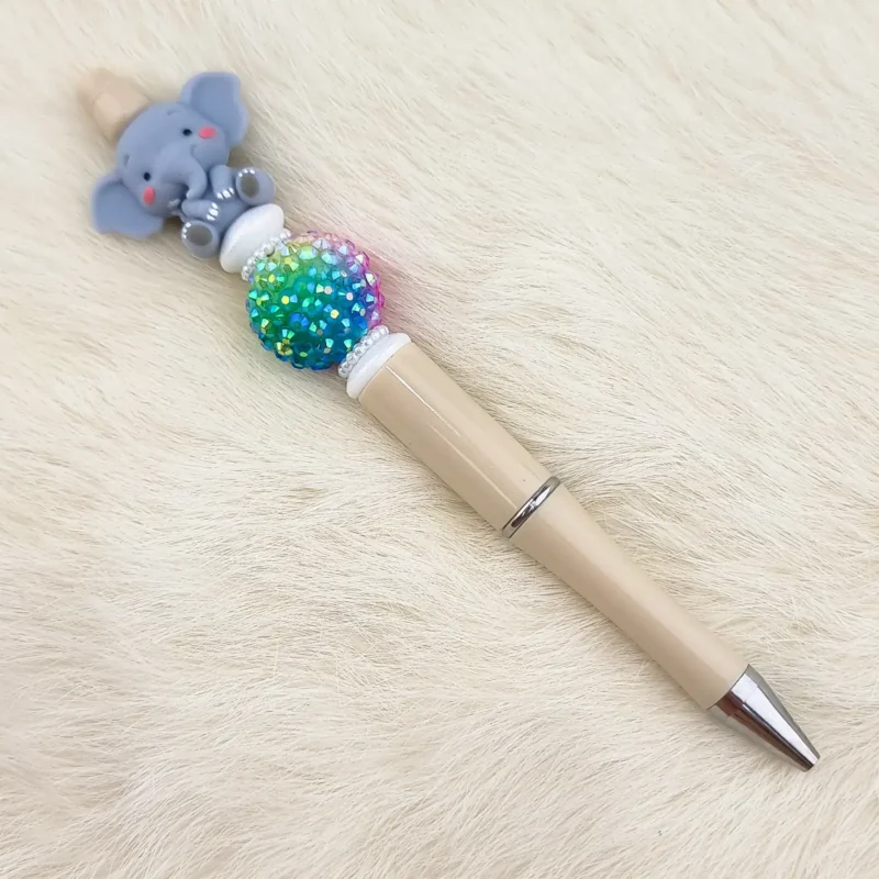 Bricolage perles stylo &agrave; perles - Olli l'&eacute;l&eacute;phant assis arc-en-ciel